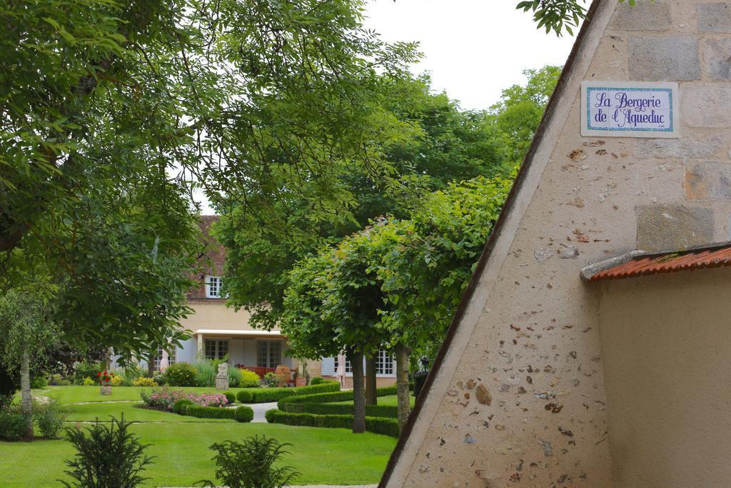 Chambres D'Hotes La Bergerie De L'Aqueduc Houx エクステリア 写真